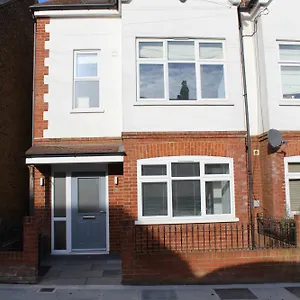 Holiday home Stylish 4 Bedroom House In, Twickenham
